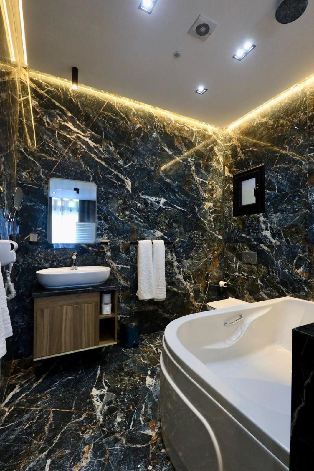 Farida Habu Palace Hotel Luxor Ngoại thất bức ảnh